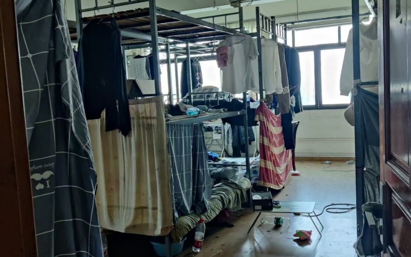 貴州省機(jī)關(guān)事務(wù)管理局國有資產(chǎn)管理服務(wù)中心貴陽市云巖區(qū)花溪大道北段128號(hào)靈達(dá)新苑B棟3層1-3號(hào)、B1單元4層1號(hào)房屋招租